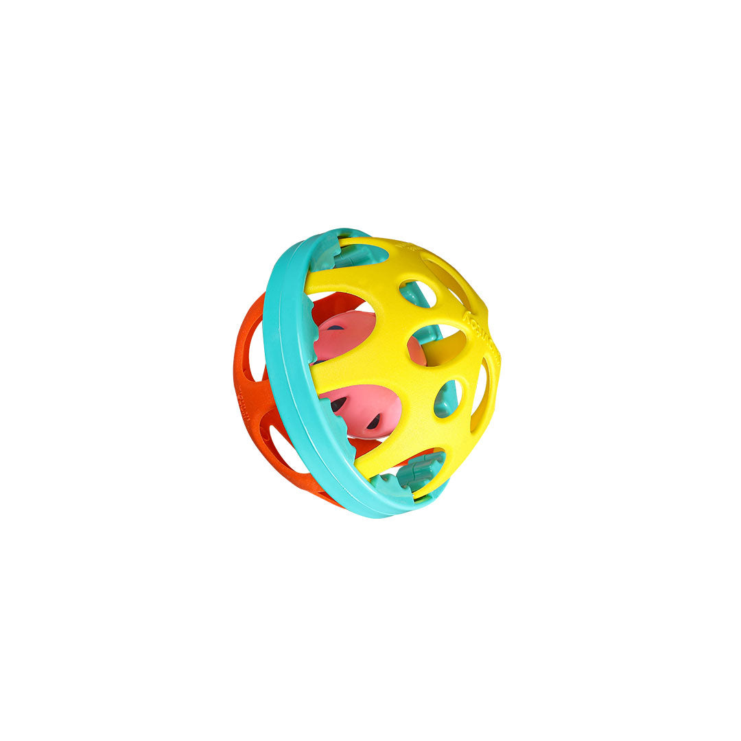 Engage your little one with the O Ball, a versatile toy that offers a multitude of benefits: ✅ Stimulates tactile and visual senses for sensory exploration ✅ Enhances hand-eye coordination through interactive play ✅ Compatible with play gyms for versatile use and extended enjoyment ✅ Promotes spatial awareness and fine motor skills development Explore Brainytots for more enriching toys designed to support your child's growth and development.