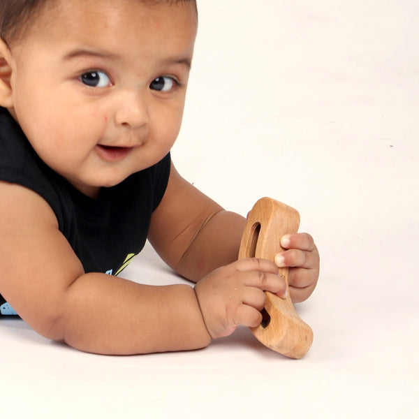 Montessori Banana Busy Beads Rattle – Wobble & Grasp Learning Toy for Newborns 2-18 Months