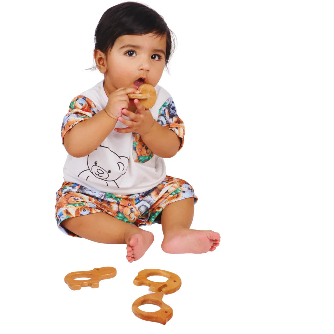 Which teether for your baby: neem wood, silicone and what to look for