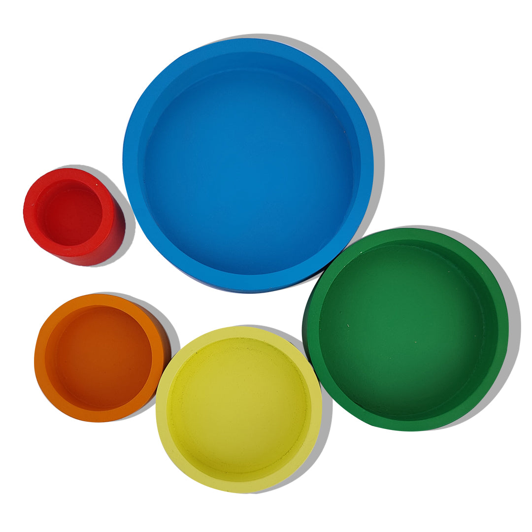 Nesting and stacking bowls help babies aged 6 months and up develop problem-solving skills, fine motor abilities, and cognitive growth. These Montessori toys, made from safe, durable materials, are ideal for stacking, sorting, and sensory exploration. Perfect for early learning and interactive play.